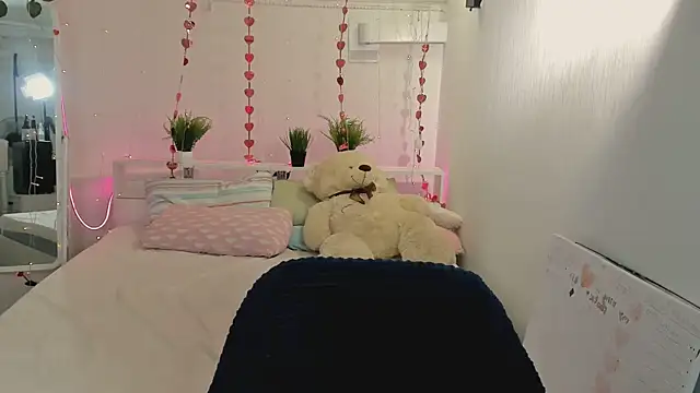 Snapshot of DreamyLuna chatting on October 9, 2025, 8:53 pm DreamyLuna online show from October 9, 2025, 8:53 pm