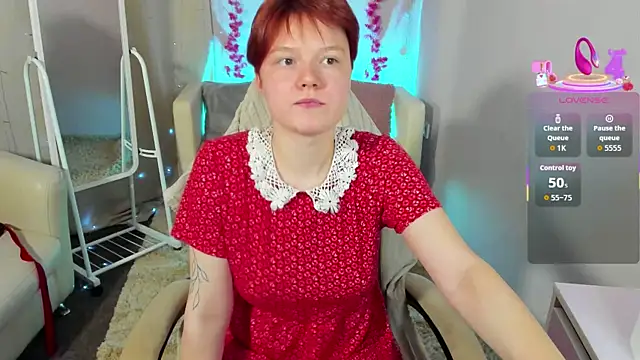 Snapshot of DreamyLuna chatting on October 13, 2025, 8:32 pm DreamyLuna online show from October 13, 2025, 8:32 pm