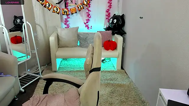 Snapshot of DreamyLuna chatting on October 18, 2025, 8:33 pm DreamyLuna online show from October 18, 2025, 8:33 pm