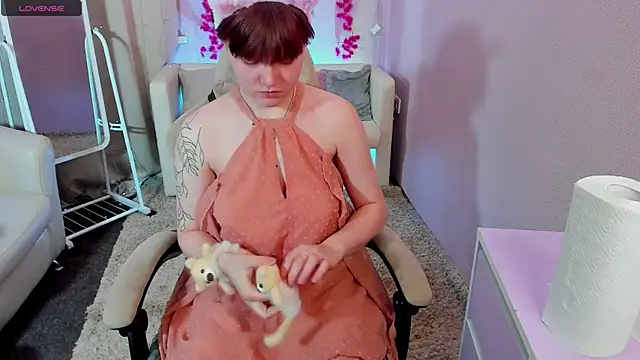 Snapshot of DreamyLuna chatting on November 7, 2025, 9:08 pm DreamyLuna online show from November 7, 2025, 9:08 pm