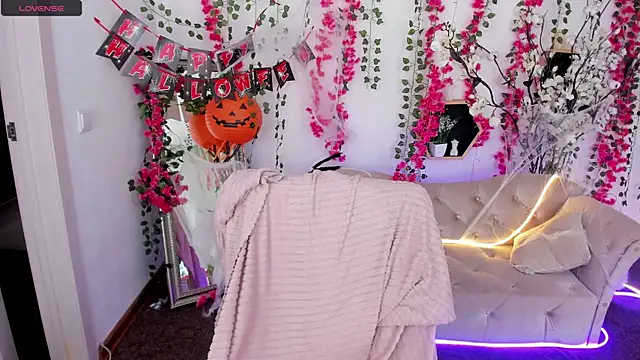 Snapshot of DreamyLuna chatting on November 2, 2025, 8:47 pm DreamyLuna online show from November 2, 2025, 8:47 pm