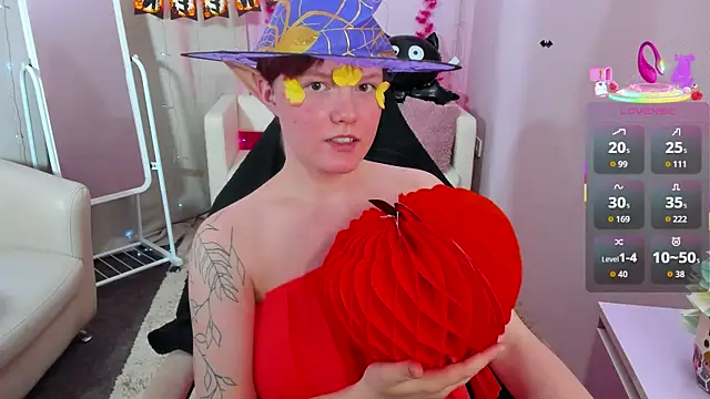 Snapshot of DreamyLuna chatting on October 17, 2025, 8:54 pm DreamyLuna online show from October 17, 2025, 8:54 pm