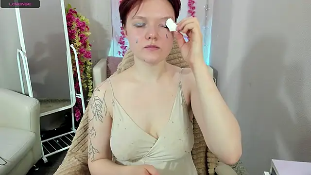 Snapshot of DreamyLuna chatting on October 12, 2025, 8:32 pm DreamyLuna online show from October 12, 2025, 8:32 pm