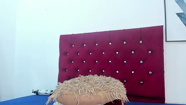 Snapshot of Melody_Megann chatting on February 10, 2026, 11:53 am Melody Megann online show from February 10, 2026, 11:53 am