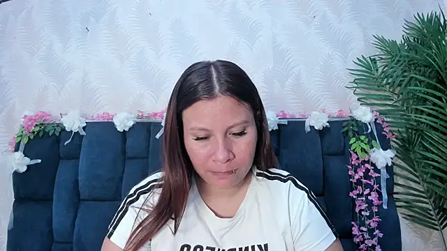 Snapshot of Melody_Megann chatting on July 27, 2026, 7:54 pm Melody Megann online show from July 27, 2026, 7:54 pm