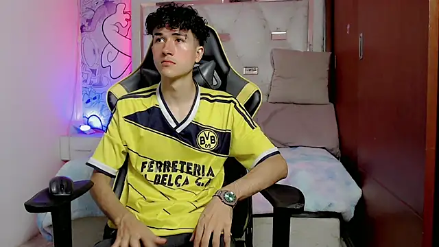 Snapshot of johnny_cagee chatting on October 21, 2025, 4:45 am johnny cagee online show from October 21, 2025, 4:45 am