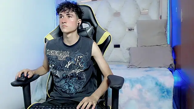 Snapshot of johnny_cagee chatting on October 27, 2025, 5:08 am johnny cagee online show from October 27, 2025, 5:08 am