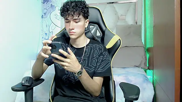 Snapshot of johnny_cagee chatting on October 26, 2025, 4:02 am johnny cagee online show from October 26, 2025, 4:02 am