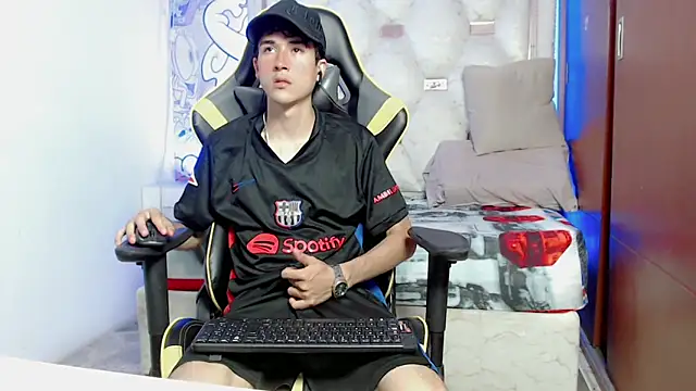 Snapshot of johnny_cagee chatting on October 9, 2025, 4:13 am johnny cagee online show from October 9, 2025, 4:13 am