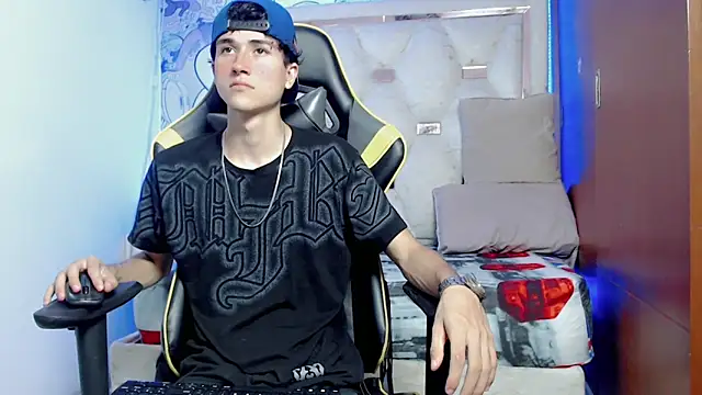 Snapshot of johnny_cagee chatting on October 15, 2025, 4:55 am johnny cagee online show from October 15, 2025, 4:55 am