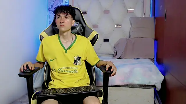 Snapshot of johnny_cagee chatting on October 20, 2025, 5:31 am johnny cagee online show from October 20, 2025, 5:31 am