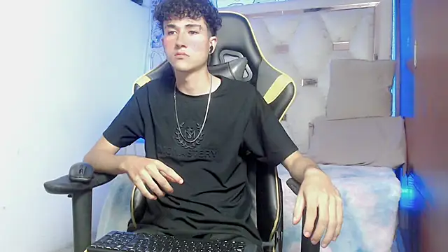 Snapshot of johnny_cagee chatting on November 8, 2025, 6:17 am johnny cagee online show from November 8, 2025, 6:17 am