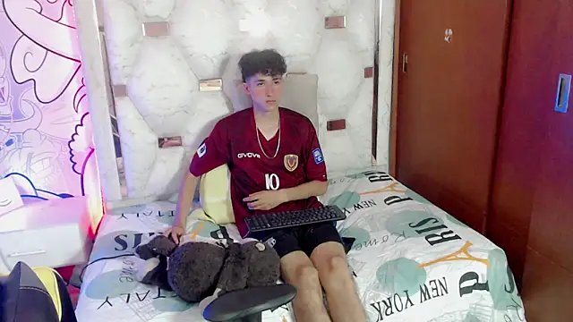 Snapshot of johnny_cagee chatting on November 16, 2025, 4:17 am johnny cagee online show from November 16, 2025, 4:17 am