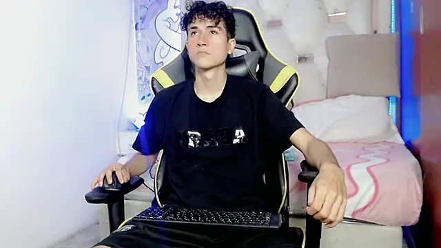 Snapshot of johnny_cagee chatting on November 27, 2025, 5:08 am johnny cagee online show from November 27, 2025, 5:08 am