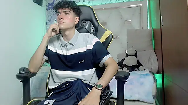 Snapshot of johnny_cagee chatting on October 24, 2025, 5:06 am johnny cagee online show from October 24, 2025, 5:06 am