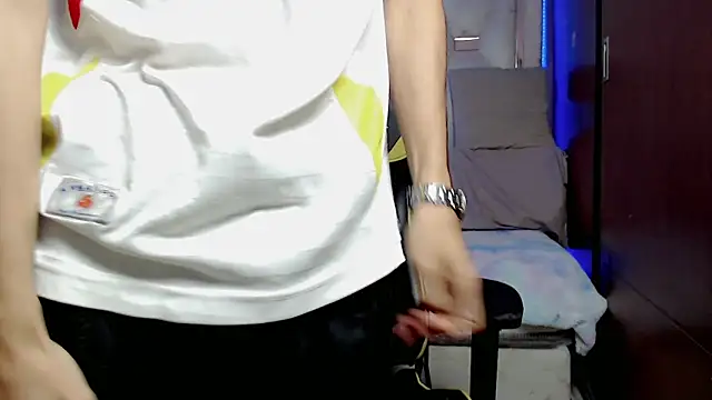 Snapshot of johnny_cagee chatting on October 17, 2025, 9:12 am johnny cagee online show from October 17, 2025, 9:12 am