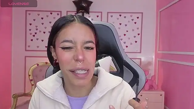 stephania t online show from November 15, 2025, 12:42 pm