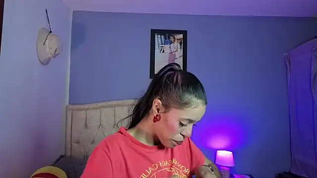 Snapshot of stephania_t chatting on March 27, 2026, 4:30 pm stephania t online show from March 27, 2026, 4:30 pm