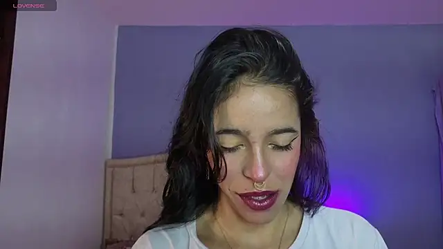 Snapshot of stephania_t chatting on May 6, 2026, 4:00 pm stephania t online show from May 6, 2026, 4:00 pm