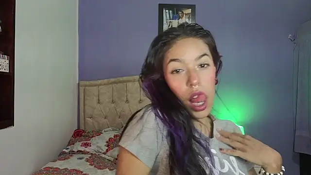Snapshot of stephania_t chatting on April 22, 2026, 3:30 pm stephania t online show from April 22, 2026, 3:30 pm