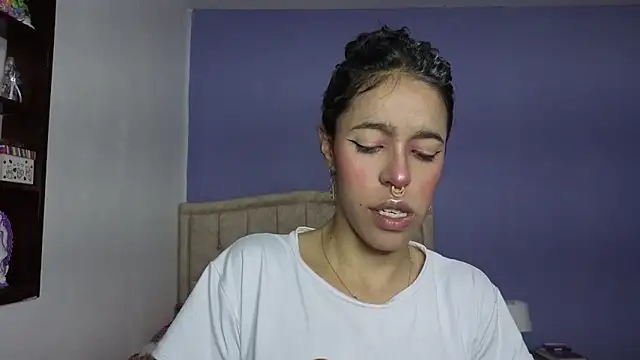 Snapshot of stephania_t chatting on May 8, 2026, 3:05 pm stephania t online show from May 8, 2026, 3:05 pm