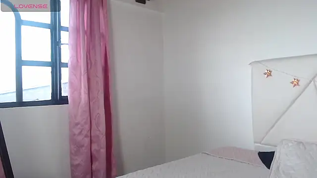 Snapshot of julz_03 chatting on November 11, 2025, 12:00 pm julz 03 online show from November 11, 2025, 12:00 pm