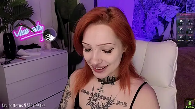 Snapshot of violetviolator chatting on November 28, 2025, 4:01 am violetviolator online show from November 28, 2025, 4:01 am