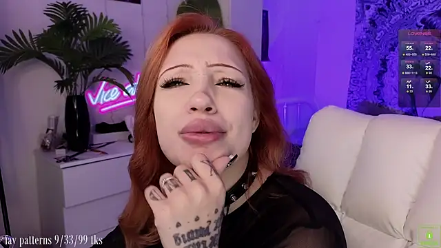 Snapshot of violetviolator chatting on November 22, 2025, 4:11 am violetviolator online show from November 22, 2025, 4:11 am