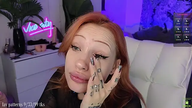 Snapshot of violetviolator chatting on November 15, 2025, 4:05 am violetviolator online show from November 15, 2025, 4:05 am