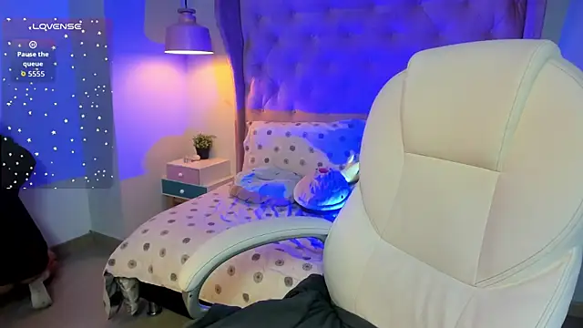  Sophie  miller online show from February 5, 2026, 8:04 pm