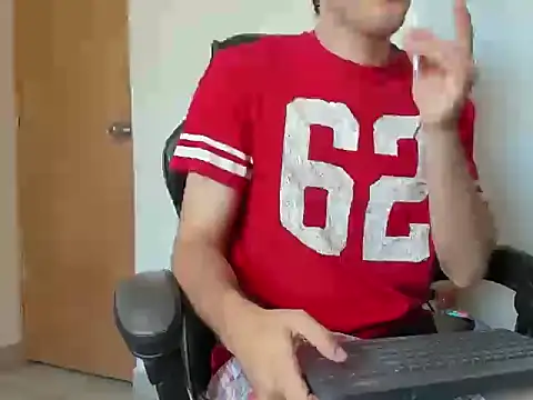 leo030809 online show from November 11, 2025, 4:24 pm