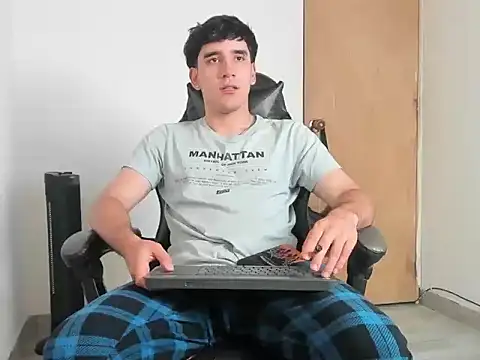 leo030809 online show from May 7, 2026, 5:49 pm