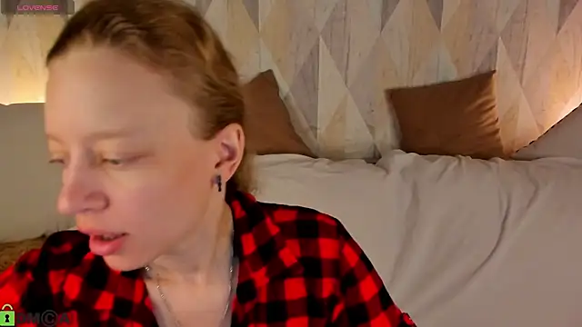 Snapshot of Michelle_Blond chatting on June 7, 2026, 1:11 am Michelle Blond online show from June 7, 2026, 1:11 am