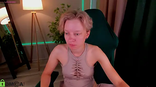Snapshot of Michelle_Blond chatting on July 31, 2026, 8:14 am Michelle Blond online show from July 31, 2026, 8:14 am