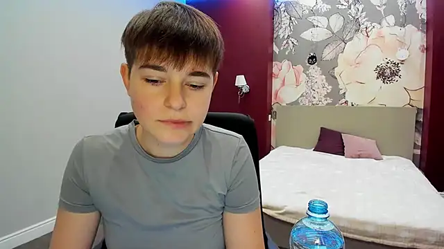 EmiliaYours online show from October 11, 2025, 1:34 pm