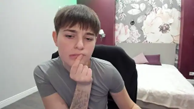 EmiliaYours online show from November 8, 2025, 2:31 pm