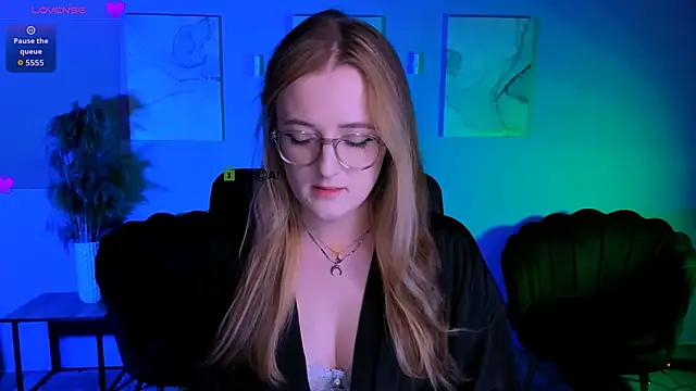 Snapshot of luna_berryy chatting on March 10, 2026, 8:02 pm luna berryy online show from March 10, 2026, 8:02 pm