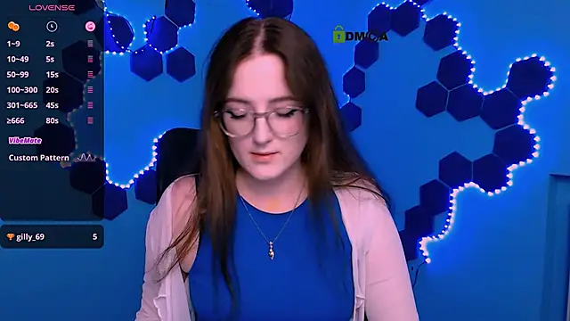 luna berryy online show from December 2, 2025, 8:43 pm