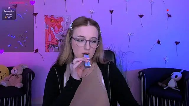 luna berryy online show from May 2, 2026, 8:14 pm