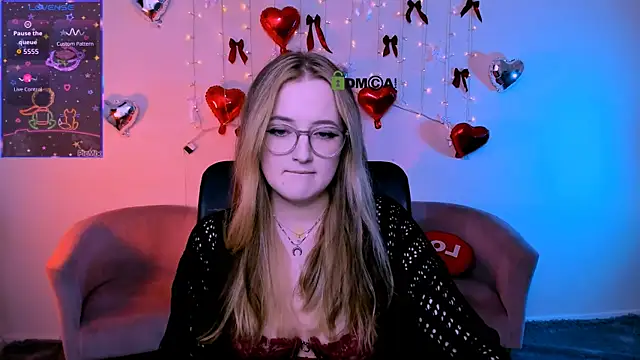 Snapshot of luna_berryy chatting on February 24, 2026, 8:21 pm luna berryy online show from February 24, 2026, 8:21 pm