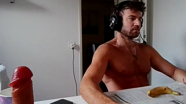 Snapshot of alpha-hunk chatting on May 16, 2026, 8:13 am alpha-hunk online show from May 16, 2026, 8:13 am