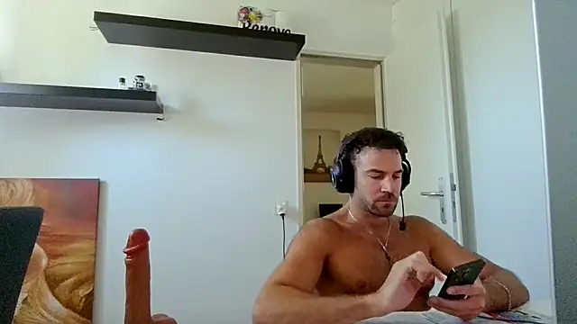 Snapshot of alpha-hunk chatting on May 22, 2026, 9:29 am alpha-hunk online show from May 22, 2026, 9:29 am