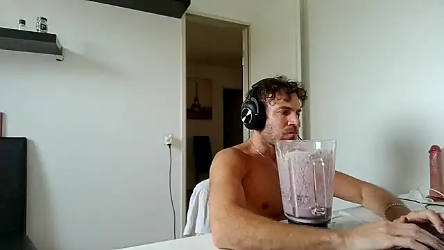 Snapshot of alpha-hunk chatting on May 4, 2026, 10:18 am alpha-hunk online show from May 4, 2026, 10:18 am
