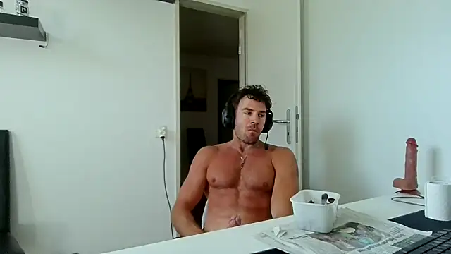 Snapshot of alpha-hunk chatting on May 3, 2026, 8:30 am alpha-hunk online show from May 3, 2026, 8:30 am