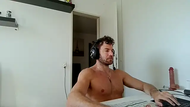 Snapshot of alpha-hunk chatting on April 18, 2026, 8:05 am alpha-hunk online show from April 18, 2026, 8:05 am