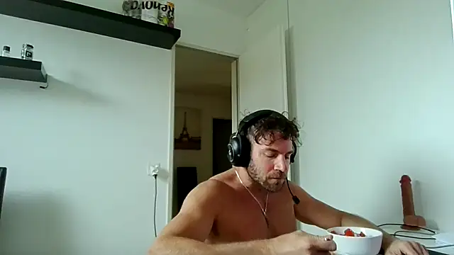 Snapshot of alpha-hunk chatting on April 20, 2026, 1:35 pm alpha-hunk online show from April 20, 2026, 1:35 pm