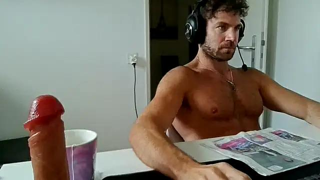 Snapshot of alpha-hunk chatting on May 12, 2026, 8:54 am alpha-hunk online show from May 12, 2026, 8:54 am