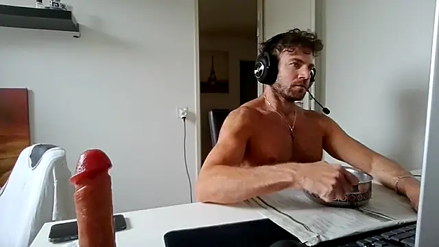 Snapshot of alpha-hunk chatting on May 15, 2026, 10:02 am alpha-hunk online show from May 15, 2026, 10:02 am