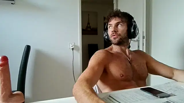 Snapshot of alpha-hunk chatting on May 16, 2026, 10:36 am alpha-hunk online show from May 16, 2026, 10:36 am
