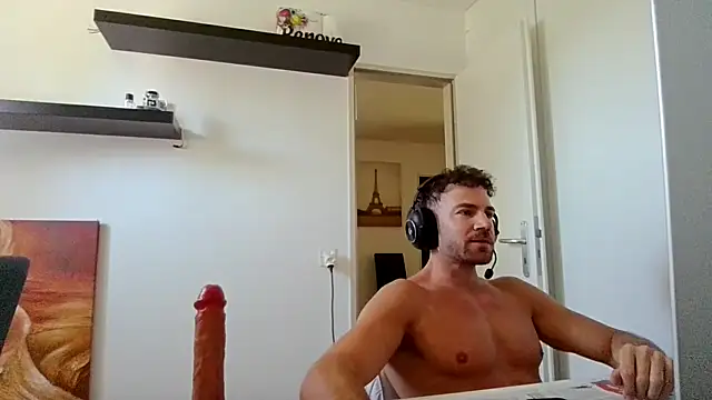 Snapshot of alpha-hunk chatting on May 23, 2026, 9:41 am alpha-hunk online show from May 23, 2026, 9:41 am